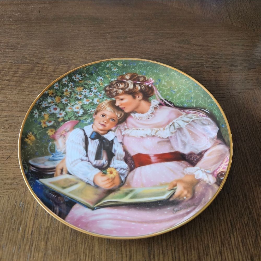VINTAGE Sandra Kuck Reco Collection Decorative Plate